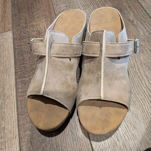 Apt. 9 Women's Beige Suede Loafers